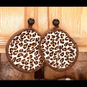 Boho kitchen Cheetah leopard print oven mitts - bakery baking cooking …